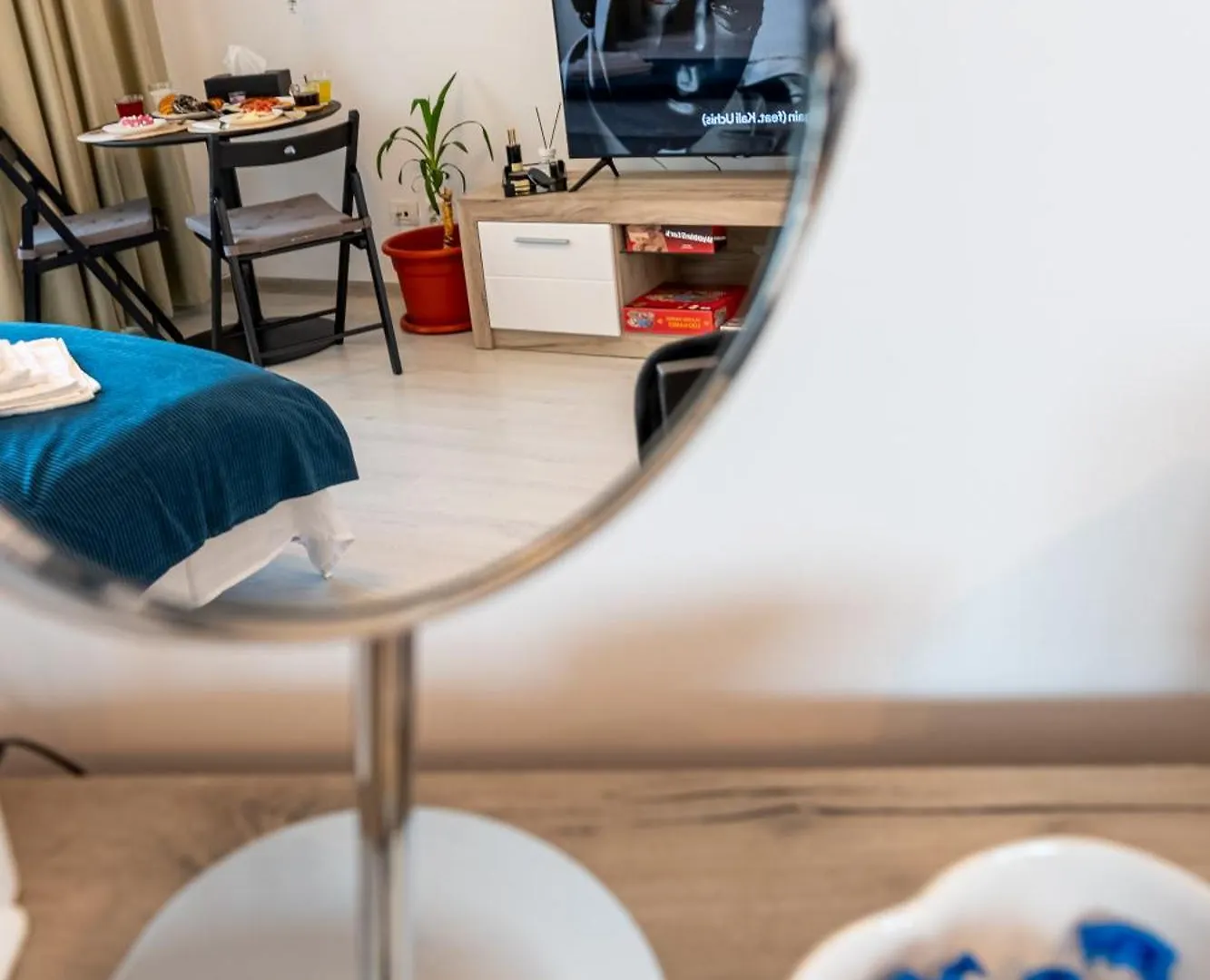 Cloudscape Apartment Near National Arena & Mega Mall 부쿠레슈티 0*,
