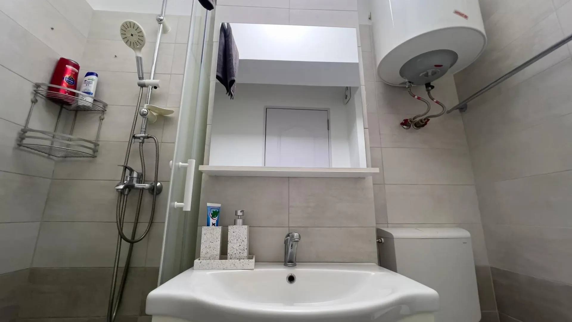 Cloudscape Apartment Near National Arena & Mega Mall 부쿠레슈티 0*,  루마니아