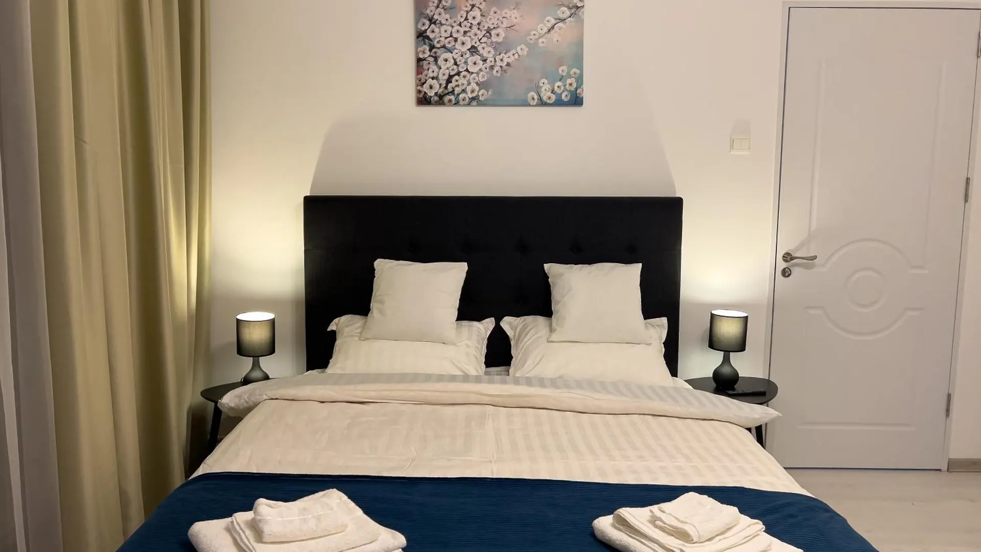 Cloudscape Apartment Near National Arena & Mega Mall 부쿠레슈티
