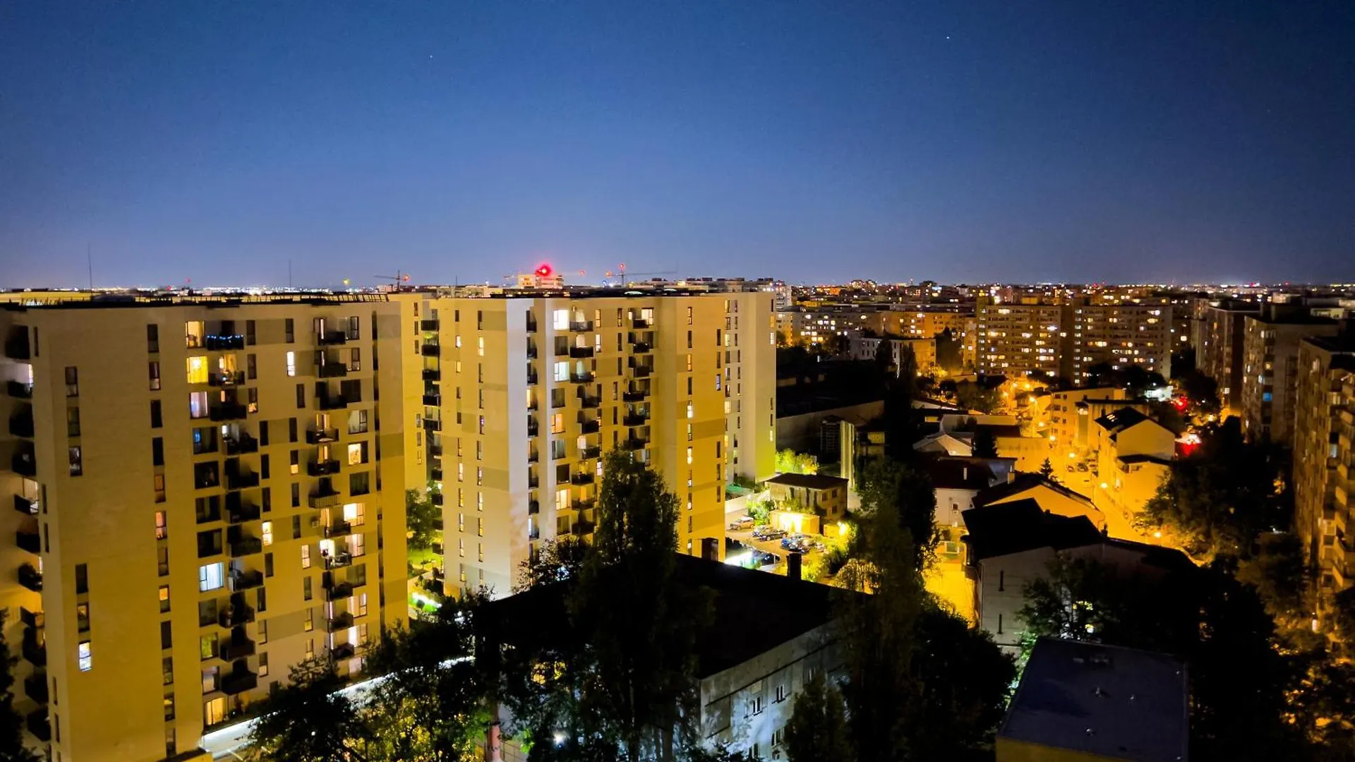 Cloudscape Apartment Near National Arena & Mega Mall Bucarest